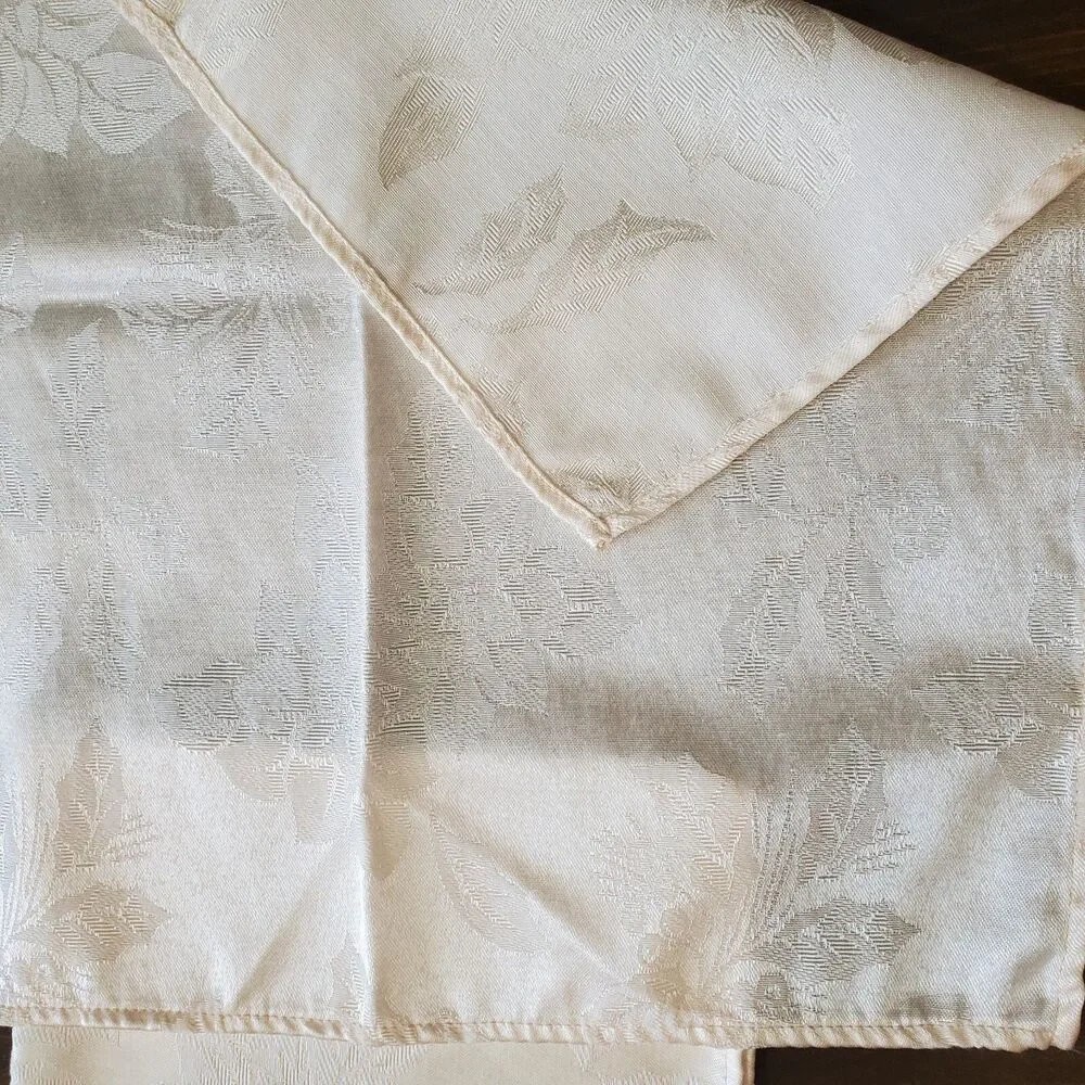 Cloth Napkins Cream Ecru Set 2 Jacquard Poinsettias 18